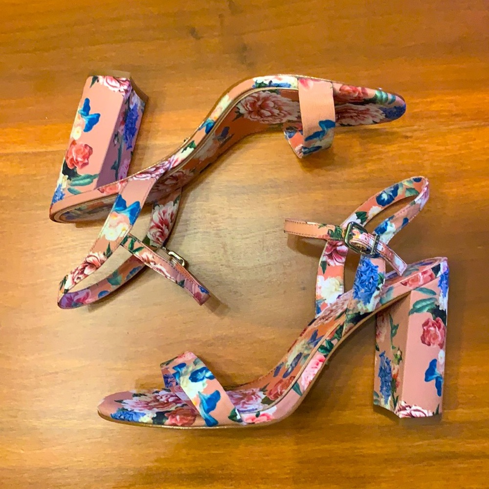 🌸🌷 Gianni Bini - McKaria Pink Floral Block Heel